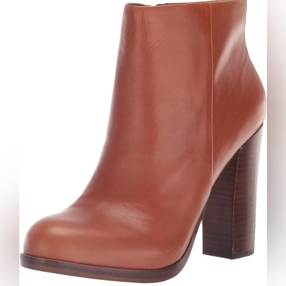 Vince Camuto Cayelsa Cognac Leather stacked Block Heel Ankle Boot. Size 11